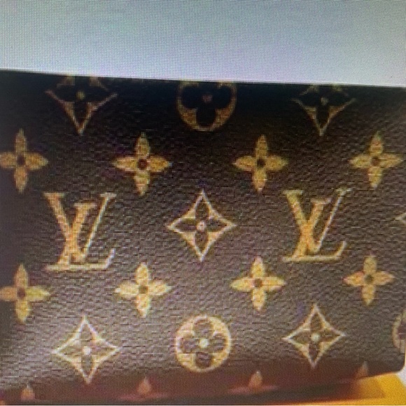 New Authentic Louis Vuitton Monogram canvas Toiletry Pouch, made in France 🇫🇷 - Picture 7 of 10